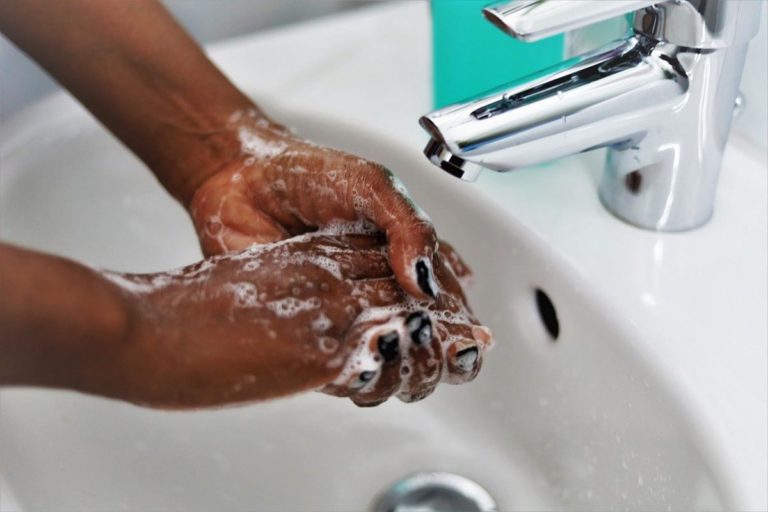 Poznaj różnicę między czyszczeniem, dezynfekcją i odkażaniem