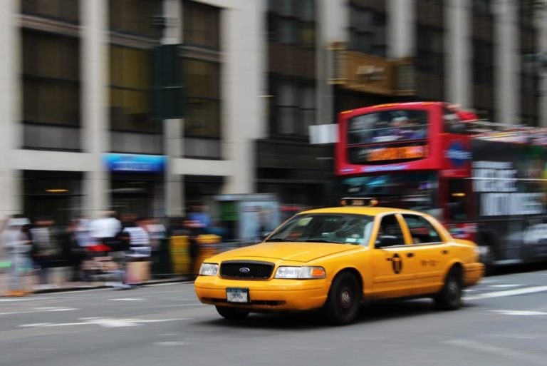 Co zyskamy, decydując się na skorzystanie z usług taxi?