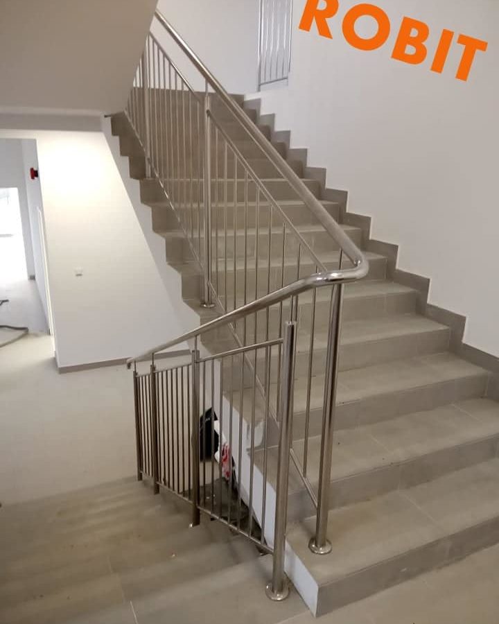 Gdzie sprawdzają się balustrady ze stali nierdzewnej?